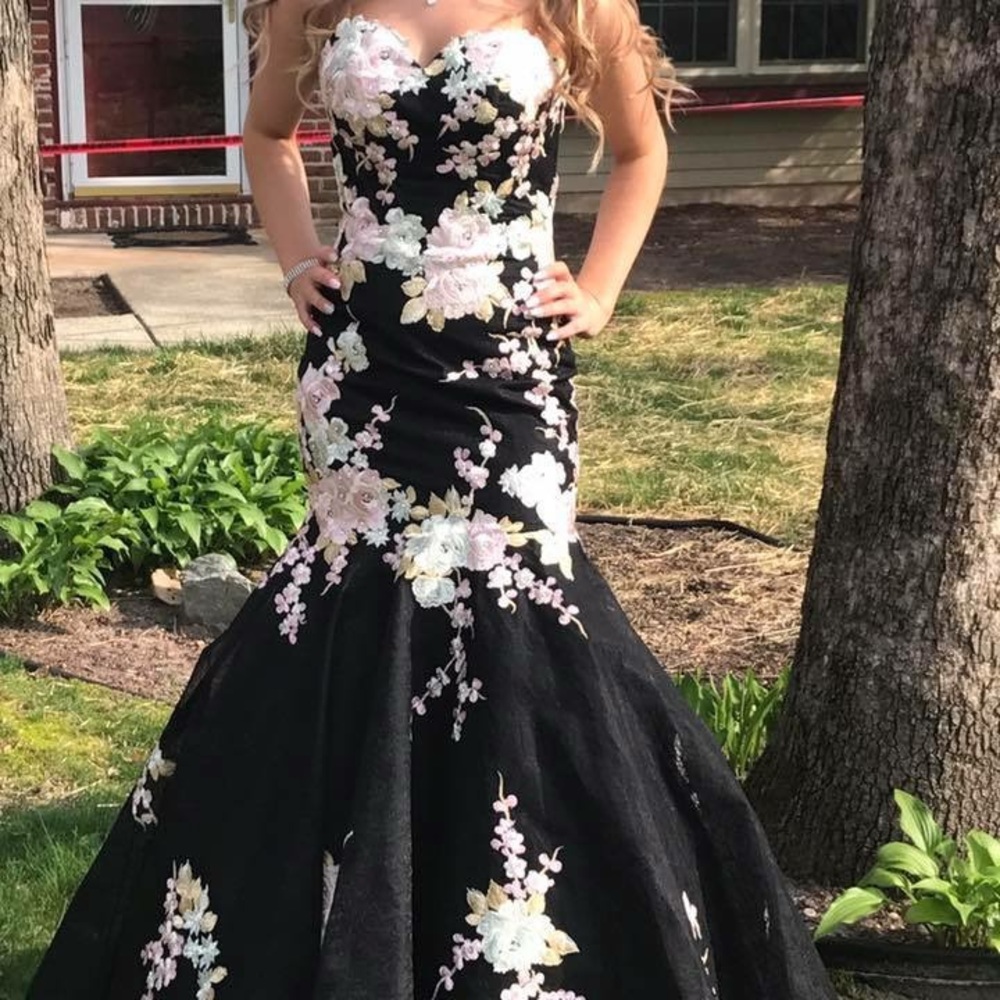 Flower Appliqué Prom Gown Black Size 2